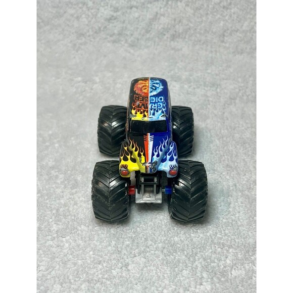 Hot Wheels Monster Jam Truck Grave Digger SPLIT TIRE Fire and Ice Diecast 1/64 - Picture 1 of 5